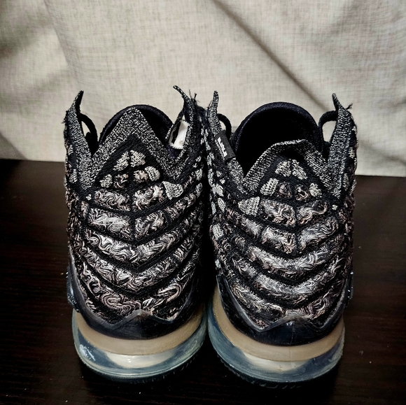 Nike LeBron 17 Size 8 main image 4
